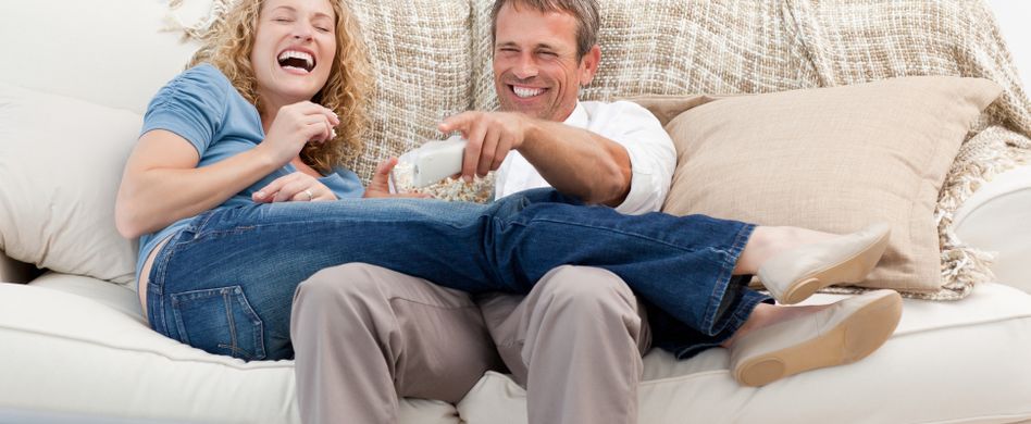 4 schräge Dinge, die Paare tun, wenn sie zusammenwohnen