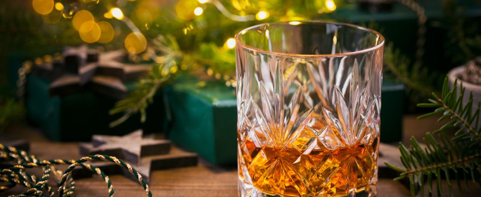 Hilft der Schnaps nach dem Essen? Verdauungsmythen unter die Lupe genommen