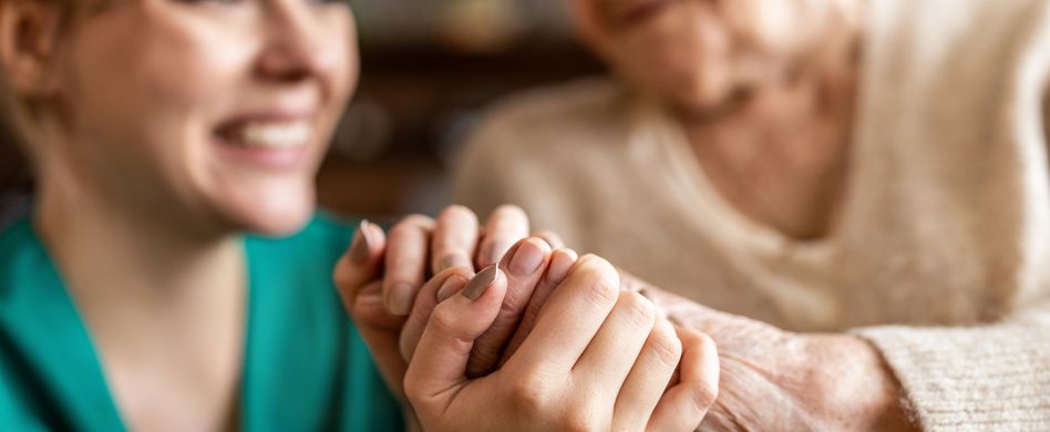 Pflegende Angehörige: Alltag und Pflege unter einen Hut bekommen