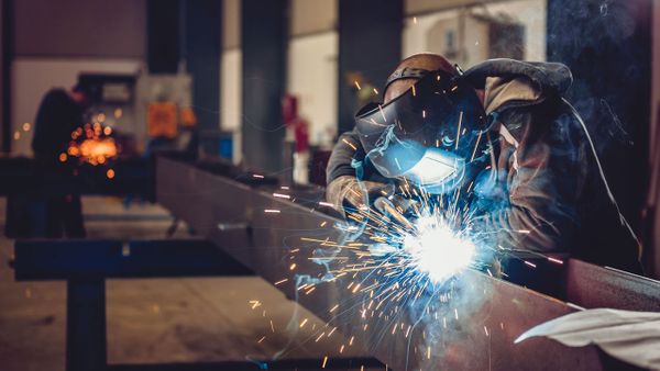 karriere-mit-funkenflug-so-begleitet-bethge-metallbau-in-gorleben-junge-talente-auf-dem-weg-ins-handwerk-bild-2