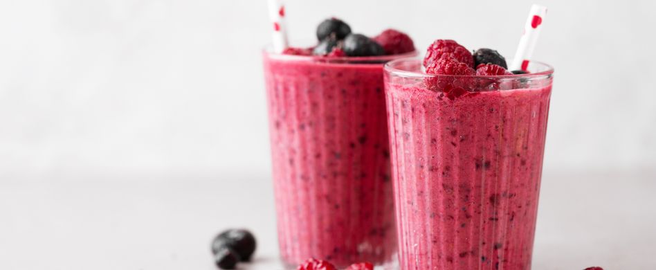 Beeren-Smoothie mit Kefir und Sanddorn