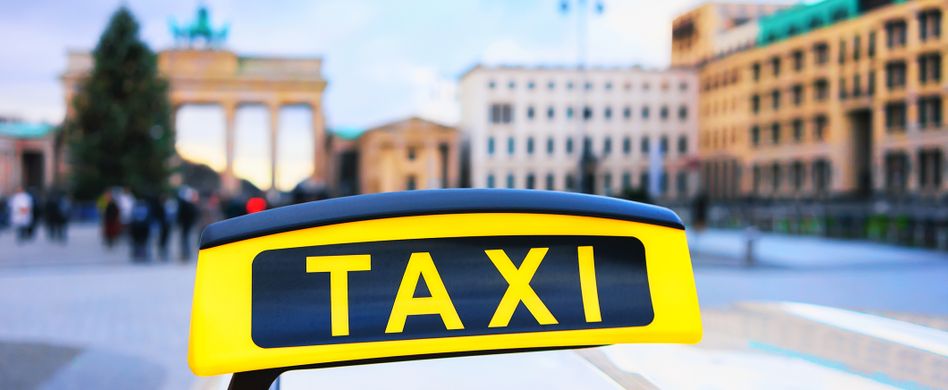 Blinkt das Taxischild rot, heißt es: Vorsicht!