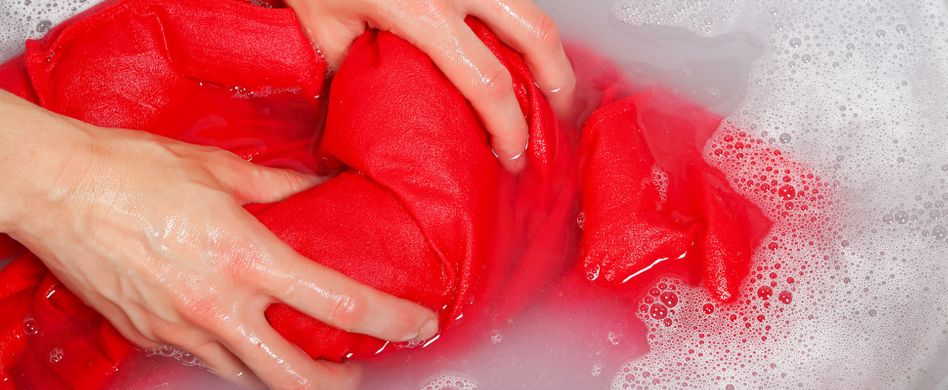 Blutflecken aus Teppich entfernen: 9 Tipps