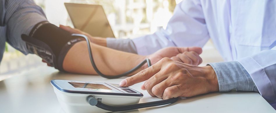 Bluthochdruck und Alkohol: Was Sie beachten sollten