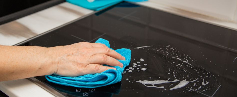 Ceranfeld reinigen: So wird das Glaskeramikkochfeld wieder sauber