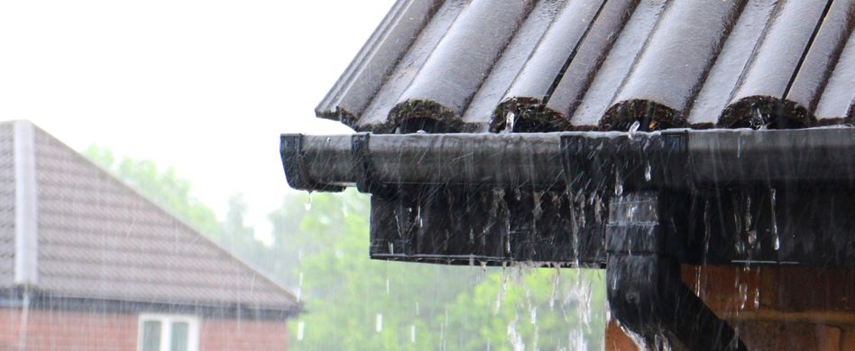 Dachrinne abdichten: Reparieren kleiner Schwachstellen