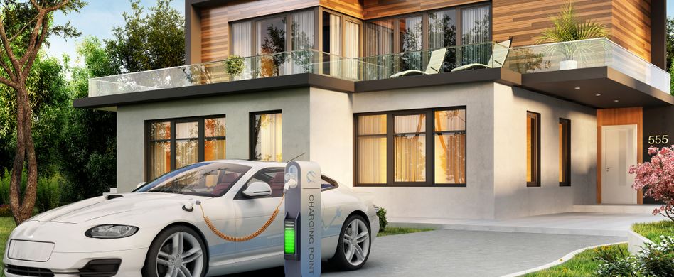 elektroauto vor haus an ladestation