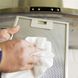 Dunstabzugshaube reinigen – so kriegen Sie das Fett weg