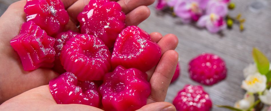 Dusch-Jelly selber machen: In 5 Schritten zum bunten Duschspaß