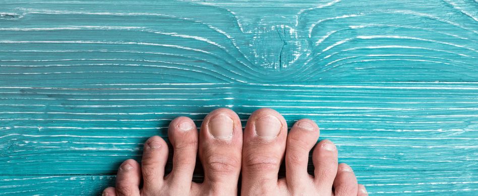 Eingewachsener Zehennagel: OP oder Selbstbehandlung – was tun?