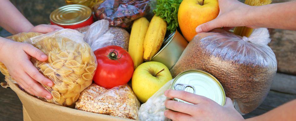 Holzbox mit Nahrungsmittel