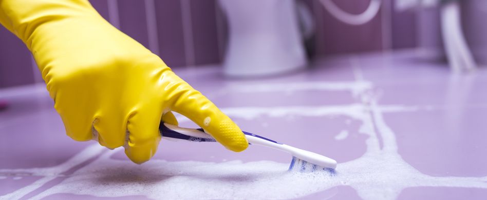 Fliesen reinigen: 3 effektive Hausmittel