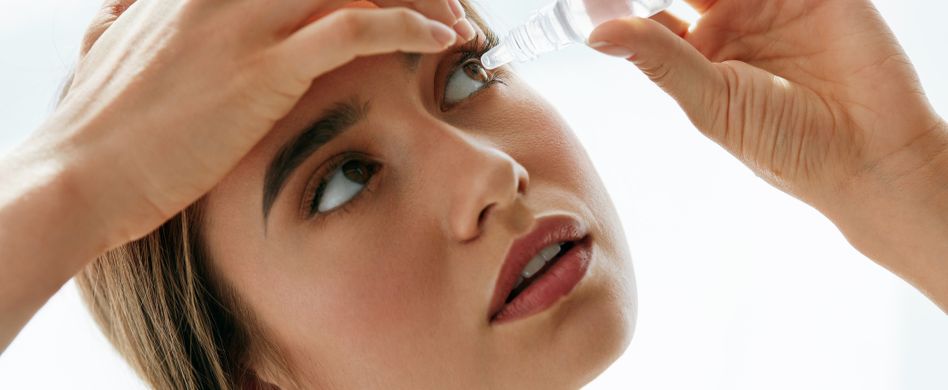 Flüssige Arzneimittel wie Tropfen und Sprays richtig anwenden