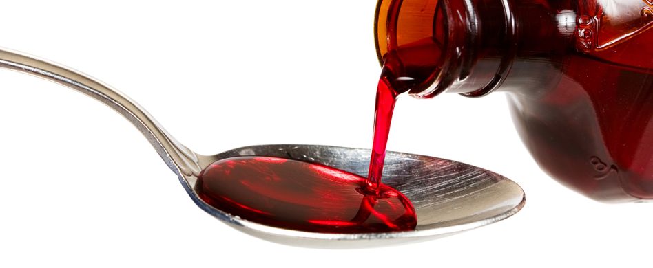 Flüssige Medikamente: Wie Sie Saft und Sirup richtig einnehmen