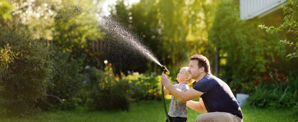 Gartenarbeiten im Juli: Was bei den hohen Temperaturen im Garten wichtig ist