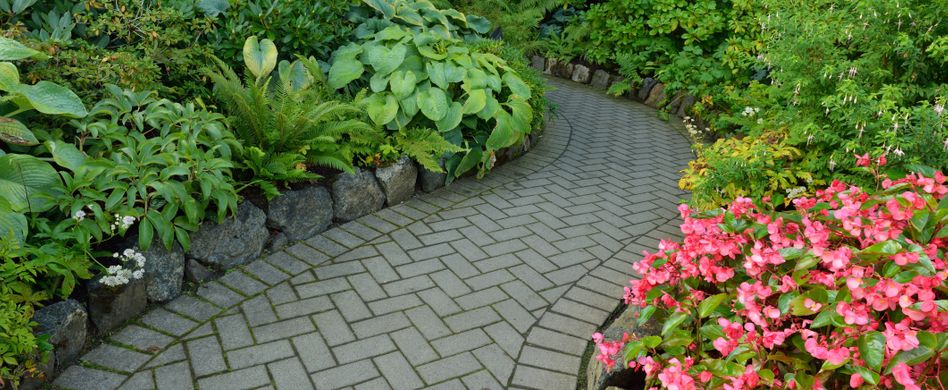 Gartenweg anlegen: Die richtige Planung ist wichtig