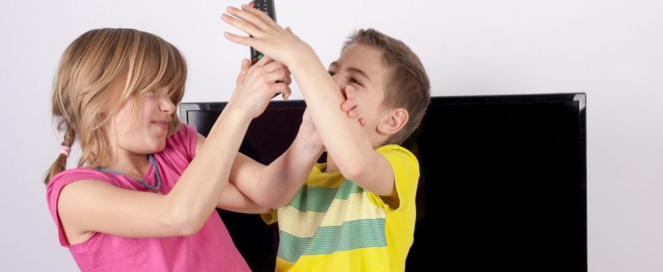 Geschwisterstreit schlichten: 7 Tipps um die Streithähne zu beruhigen
