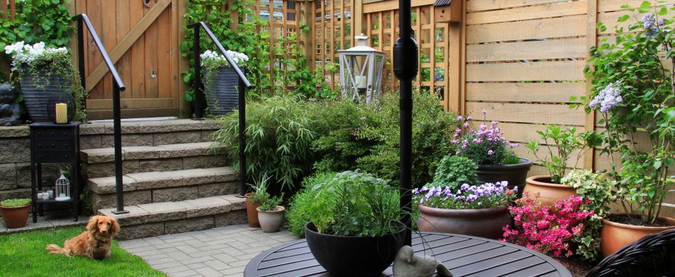 Grenzen optisch überwinden: Tipps für einen Reihenhausgarten