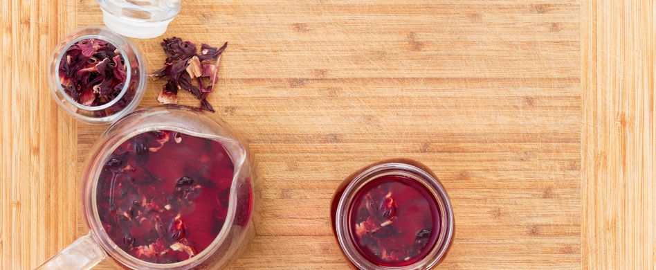 Heilpflanzen als Tee: Die richtige Zubereitung von Kräutertee