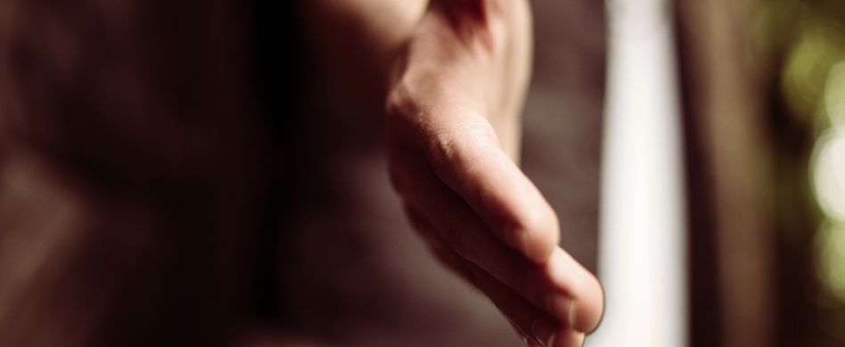 Helfersyndrom: 4 Symptome für übertriebene Hilfsbereitschaft