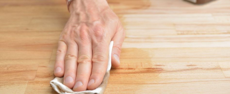 Holz ölen: So schützen Sie Ihre Holzmöbel effektiv