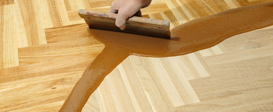 Holzdielenboden sanieren: Hierauf kommt es an