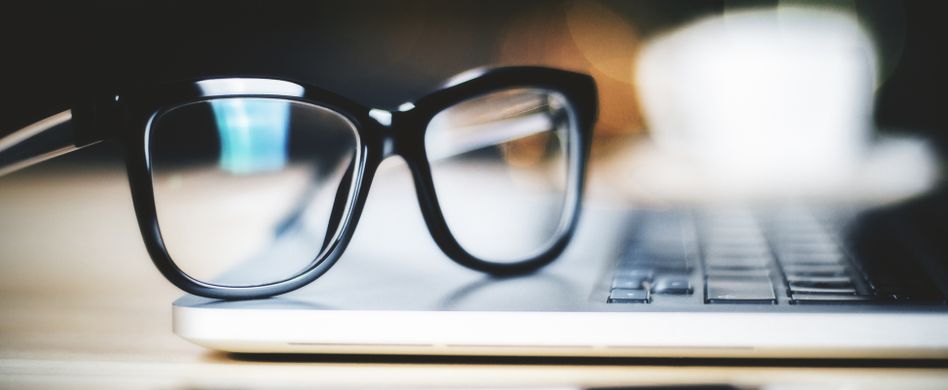 Hornhautverkrümmung: 4 Symptome für Astigmatismus