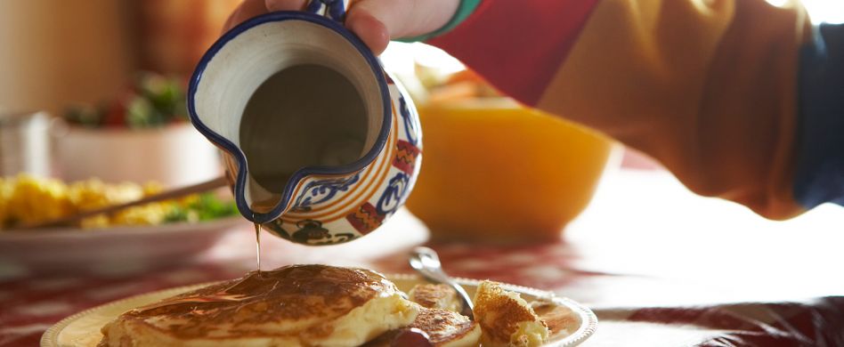 Ist Ahornsirup gesund? Alles über den süßen Baumsaft aus Kanada