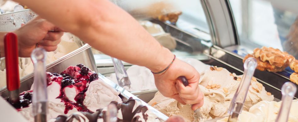 Keimrisiko Eis: Wie Sie erkennen, ob das Eis in der Eisdiele frisch ist