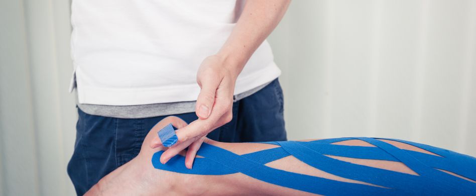 Kinesio-Tape: 4 Fakten zu den bunten Klebebändern und ihrer Wirkung