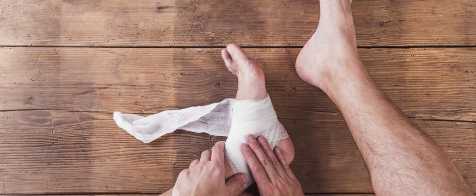 Knöchel verstaucht? Was Sie als erstes tun sollten