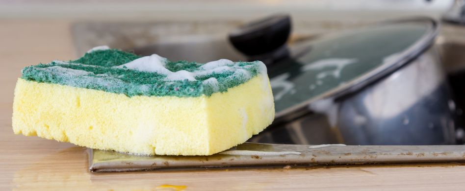 Küchenschwamm reinigen: So sorgen Sie für Hygiene