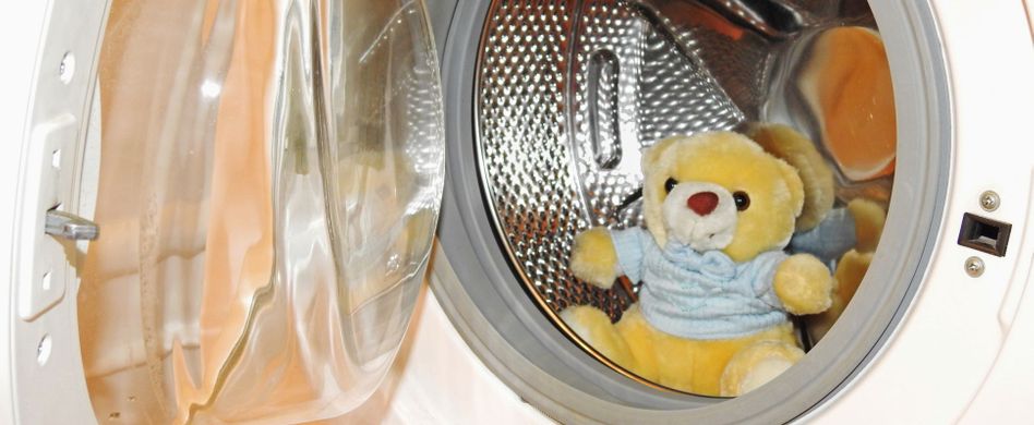 Kuscheltiere waschen: So überstehen die Plüschlieblinge das Bad