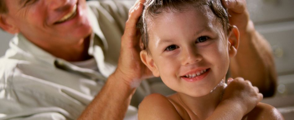 Läuse bekämpfen: Das hilft gegen die Parasiten auf dem Kinderkopf