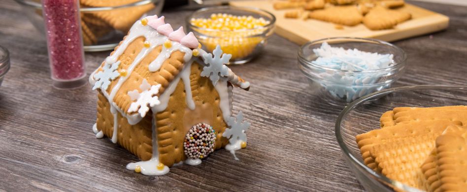 Last-Minute-Lebkuchenhaus aus Butterkeksen basteln