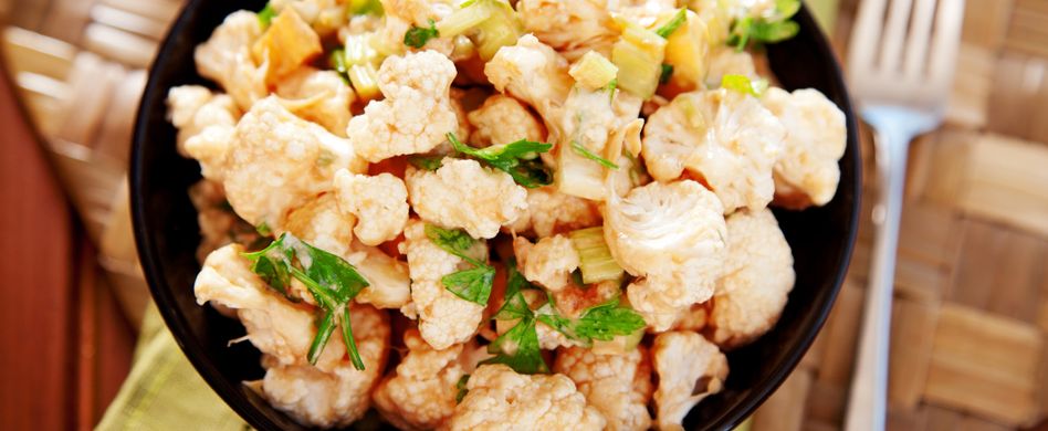 Lauwarmer Blumenkohlsalat mit Schinkenstreifen