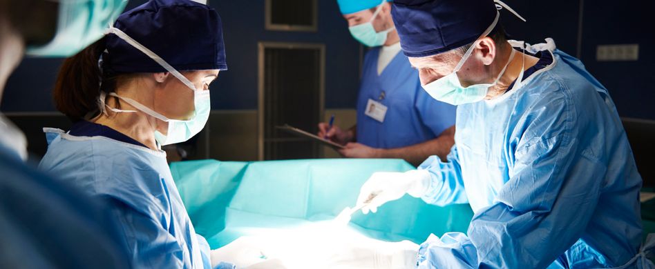 Ärzte im Operationssaal
