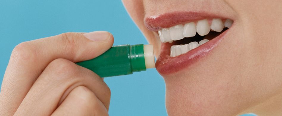 Macht Lippenbalsam süchtig? Das steckt hinter dem Beauty-Mythos