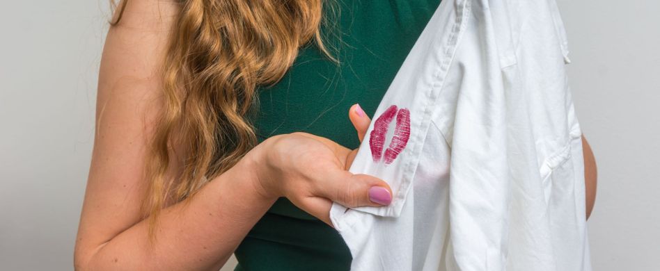 Make-up-Flecken entfernen: 4 schlaue Tricks