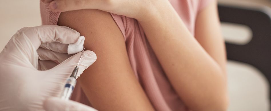 Meningokokken C: Symptome, Behandlung & Meningokokken-Impfung