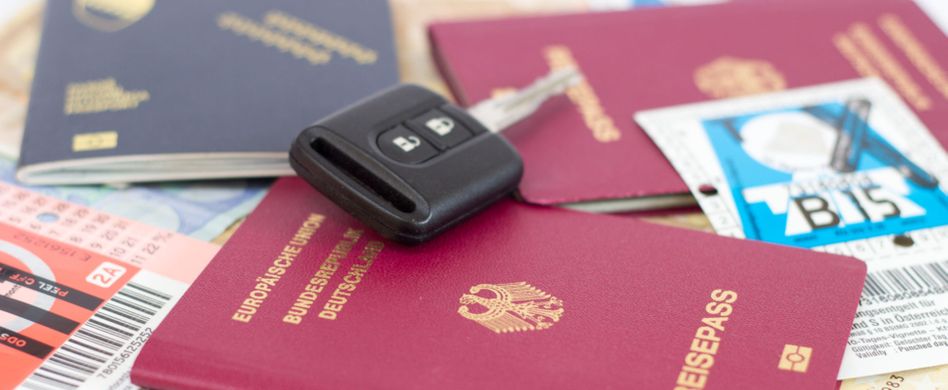 Mit dem Auto im Ausland: Daran sollten Sie denken