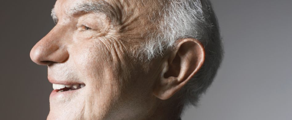 Ohrenhaare entfernen: Feuer, Trimmer und Co. – was ist am besten?