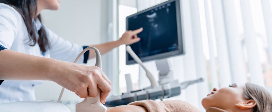 Frau Ultraschall Bauch