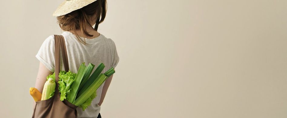 Plastik-Alternativen im Alltag: Von der Glasflasche bis zur Haarseife