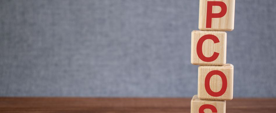 PCOS Schrift auf Würfel