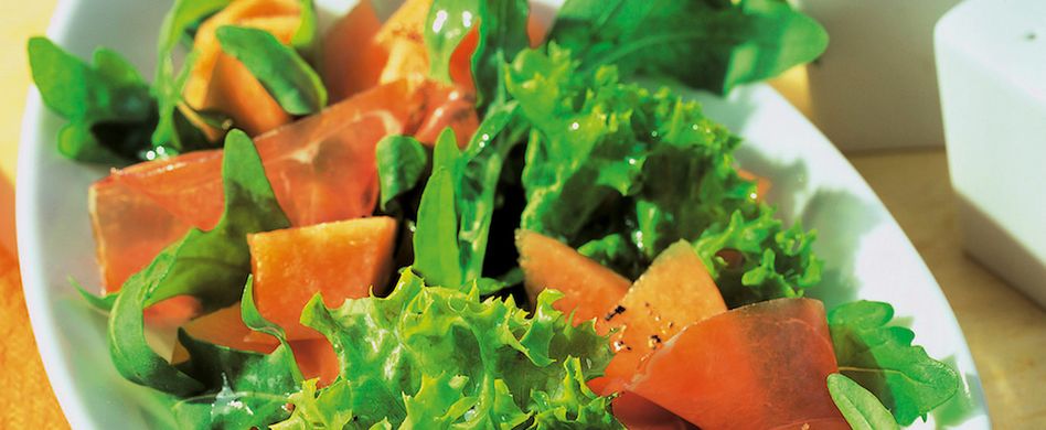 Rauke mit Melone und Parmaschinken