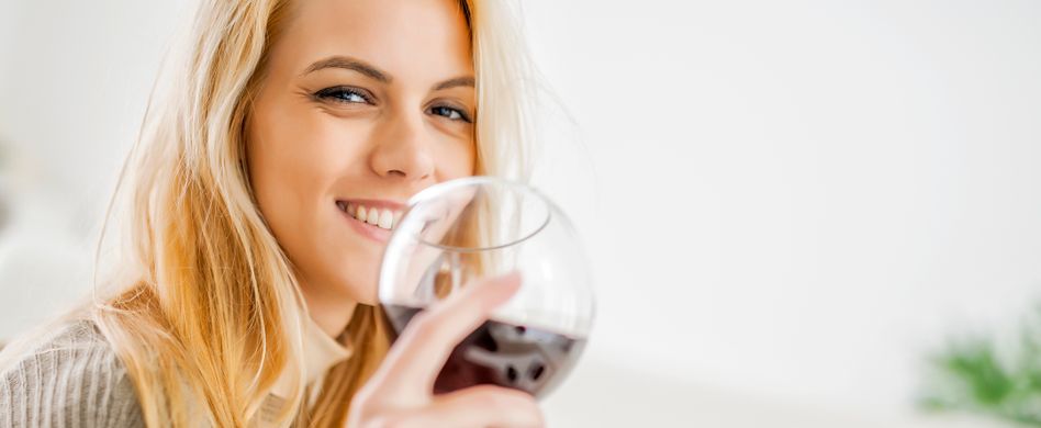 Säure, Verfärbung und Co.: Diese 7 Lebensmittel schaden Ihren Zähnen