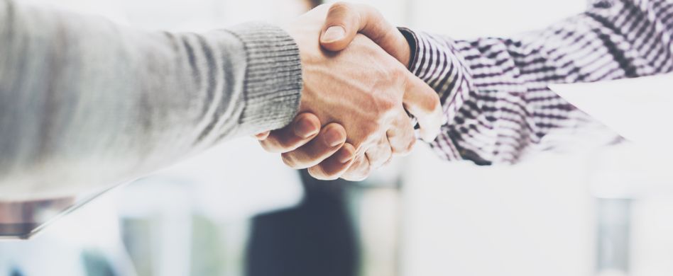 Schlag ein! Wann der Vertrag per Handschlag gilt