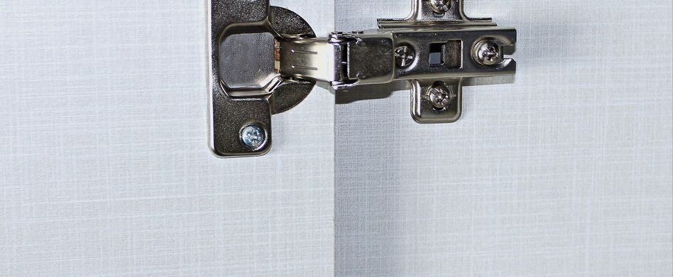 Schranktür einstellen: So sitzen die Türen richtig in Ihrem Möbelstück