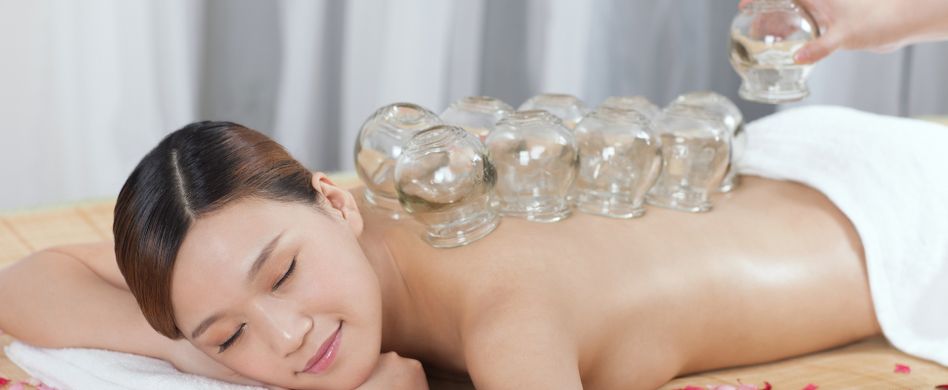 Schröpfkopfmassage: Löst die Methode Verspannungen?